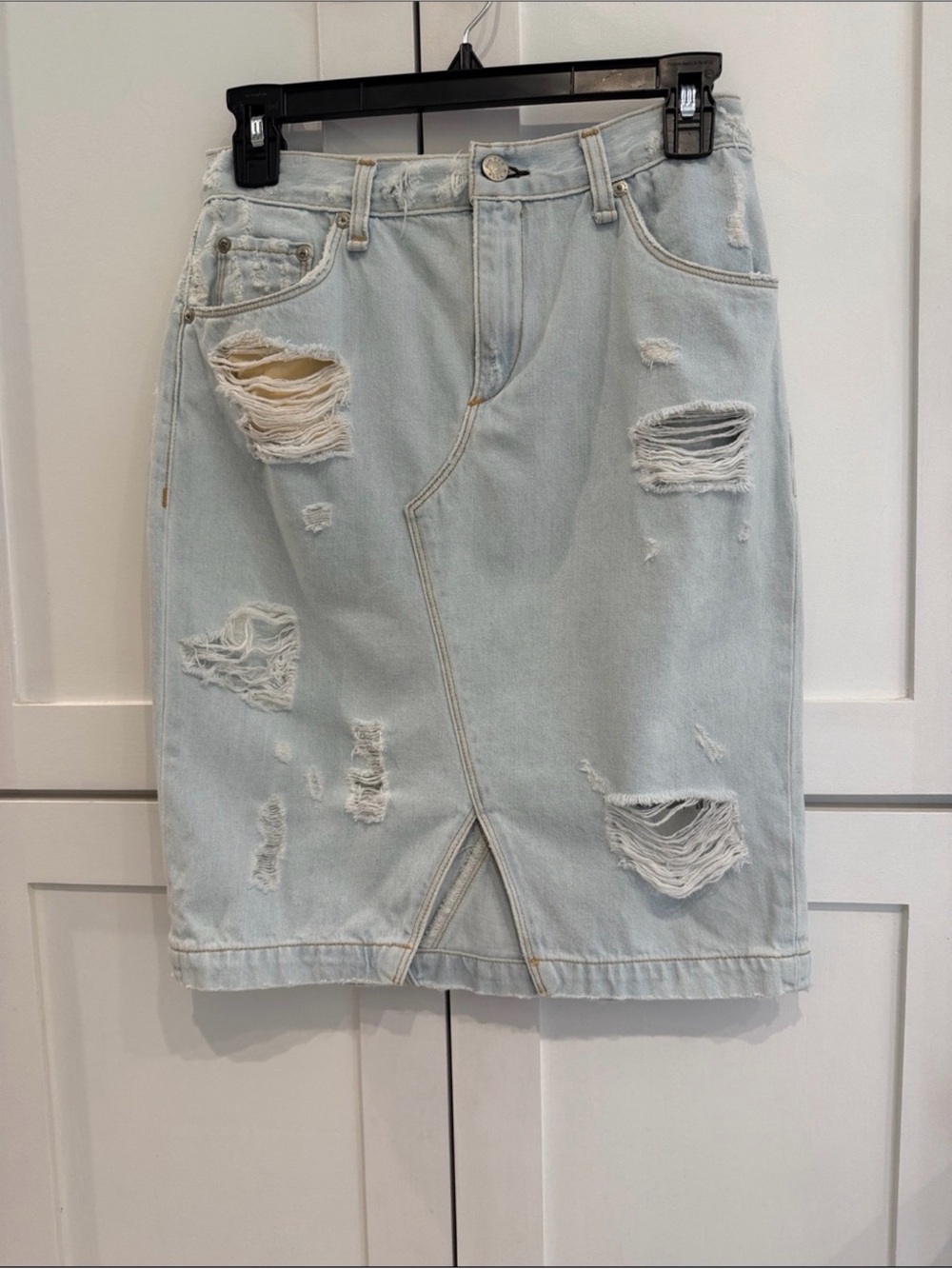rag & bone Sz 26 Light Blue Distressed Denim Pencil Skirt